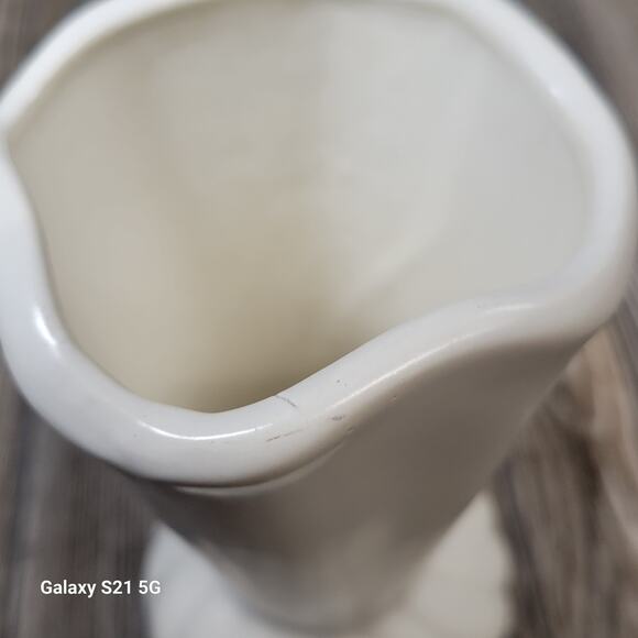 Vintage Hull Vase F 69, Matte White, Swirl Base 9-12" - Picture 7 of 7